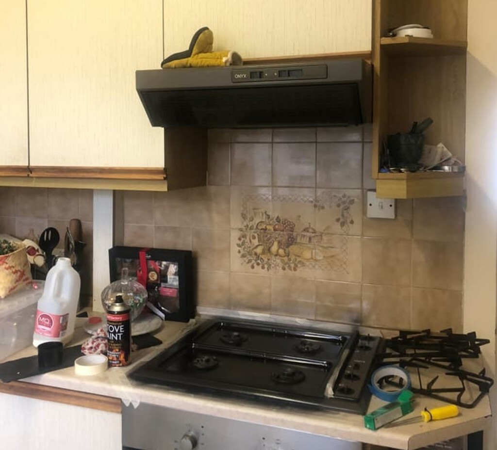 Era una cocina pequeña y sombría y se reformó en una cocina moderna y funcional gastando solo 600 euros 