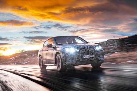 El SUV eléctrico BMW iX ya baila sobre carreteras 'imposibles' para ponerse a prueba antes de su llegada