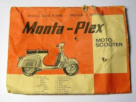Los sobres de Montaplex llenos de objetos de plástico para recordar la infancia