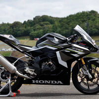 De Japón a tu corazón: la Honda CBR250RR RACE es la moto que todo joven (y no tan joven) querría, con aspecto a lo Marc Márquez 