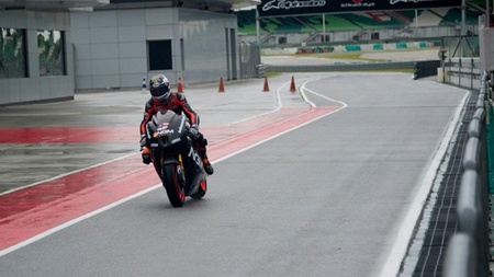 La lluvia arruina la segunda jornada de entrenamientos para las CRT en Sepang