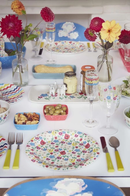 En Semana Santa llena tu mesa de flores y colores con estas propuestas de Cath Kidston