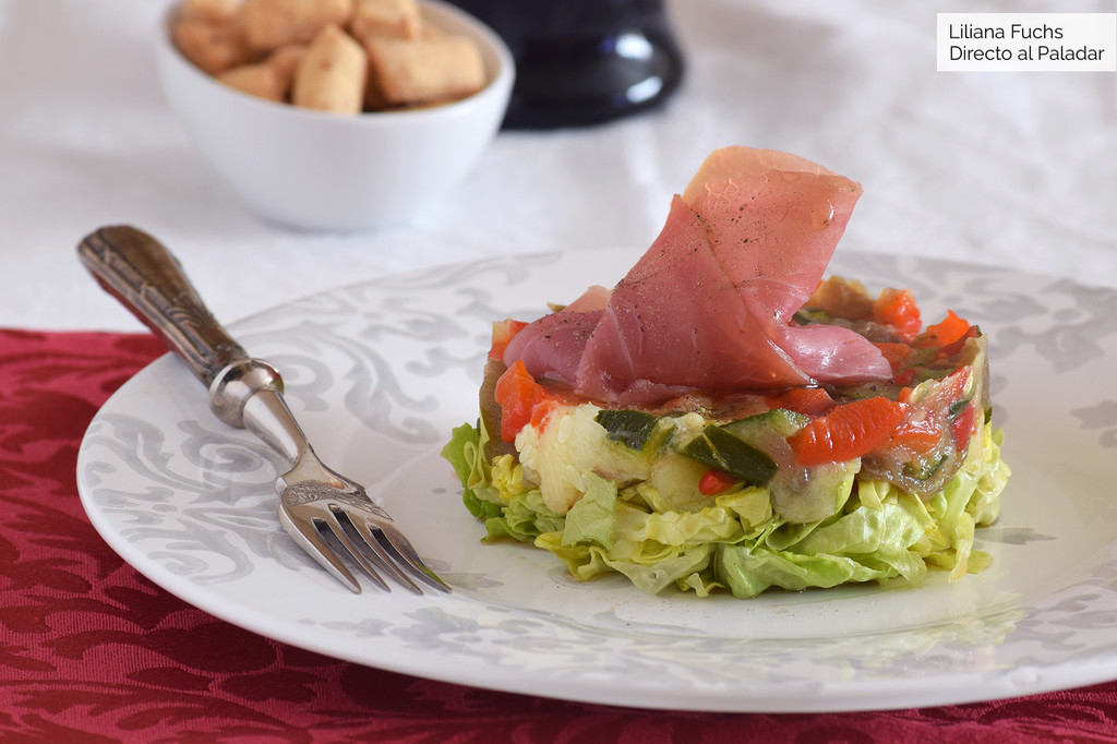 Ensalada de hortalizas asadas y jamón de pato: receta para un primer plato de fiesta ligero pero lleno de sabor 