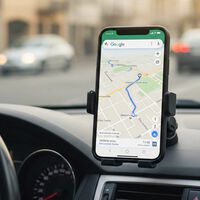 Llevar Google Maps o Waze en el coche es legal, pero hay varias razones por las que la DGT te puede multar 