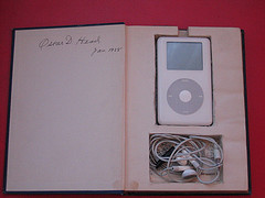 Camufla tu iPod dentro de tu libro favorito