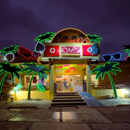 Cerca de una playa y del malecón, está el Oxxo más bonito de Puerto Vallarta: tiene vista al mar y sí me gustó