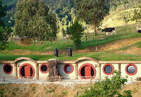 Hobbit Motel, alójate en estas cuevas y siéntete un hobbit