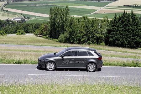Del carril bus al aparcamiento gratuito: Alemania se apunta a optimizar las ventajas para los coches eléctricos