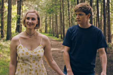 Wayward Netflix Sarah Gadon Mae Martin 100125 E16b518b59fd4d329e5564b556aa6f47