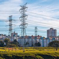 Cuatro empresas te llevan a casa la electricidad en España. Spoiler: ninguna es española