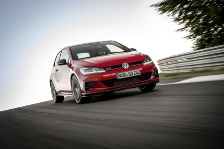 El Volkswagen Golf GTI TCR lleva a las calles el sueño de un auto de carreras