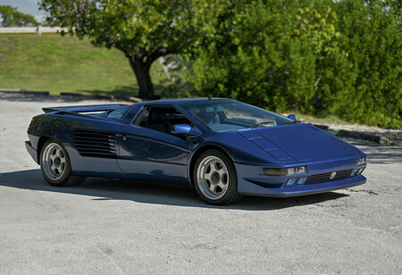 Cizeta V16T, el exceso hecho superdeportivo con un V16 creado por un loco mecánico y el productor músical Giorgio Moroder