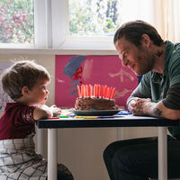 Seis señales de que los niños están siendo víctima de parentificación y las graves consecuencias que tiene para los hijos asumir el rol de padres 