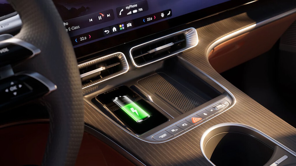 Mercedes ha llenado sus coches de pantallas. Ahora su jefe de software dice que los botones de toda la vida son mejores 