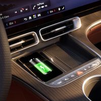 Mercedes ha llenado sus coches de pantallas. Ahora su jefe de software dice que los botones de toda la vida son mejores 