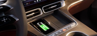 Mercedes ha llenado sus coches de pantallas. Ahora su jefe de software dice que los botones de toda la vida son mejores 