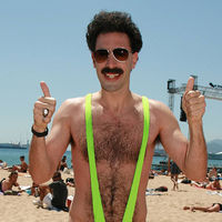 Ponerse el traje de baño de Borat en Kazajistan sale caro 