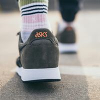 Asics rebaja por menos de 35 euros sus zapatillas estrella que ya hacen sombra a las Samba de Adidas  