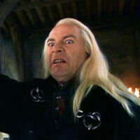 Si Lucius Malfoy casi acaba con Harry Potter en la segunda película de la saga es por culpa de un trabajador que se pasó de graciosillo