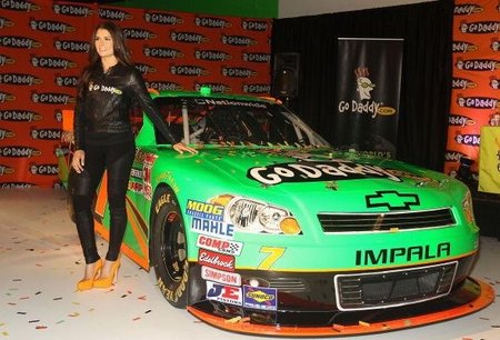 Danica Patrick se pasará a la NASCAR a tiempo completo