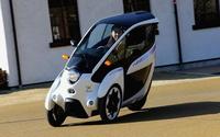 Toyota i-Road se pasea por las calles de Tokio