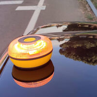 La verdad incómoda de las balizas V16: la DGT nos ha informado tan mal que hemos preferido no comprarlas. El 1 de enero es muy posible que no haya para todos