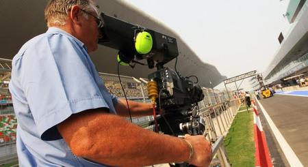 La FIA levanta la mano con la prensa en el pit-lane