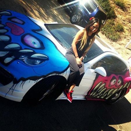 Dolorpasión™: Chris Brown plasma su "arte" en el Porsche Panamera de su novia