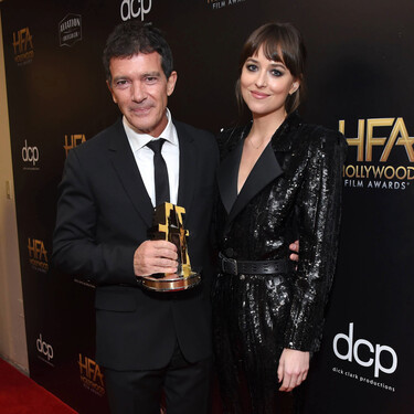 Dakota Johnson, sobre tener un padrastro en Málaga: "Cuando mi familia se casó con Antonio Banderas, también nos casamos con España" 