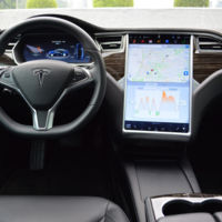Han hackeado el Autopilot de Tesla, todo era cuestión de tiempo