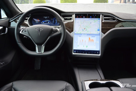 Han hackeado el Autopilot de Tesla, todo era cuestión de tiempo
