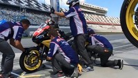 Repostaje y cambio de ruedas en la Daytona 200