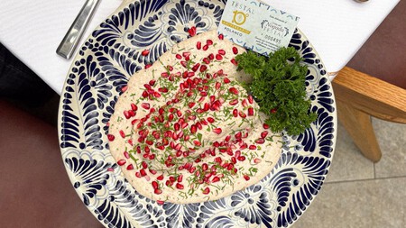 Probamos 4 chiles en nogada en CDMX y nuestro favorito es de un restaurante que pocos conocen: tiene el relleno más delicioso y tradicional