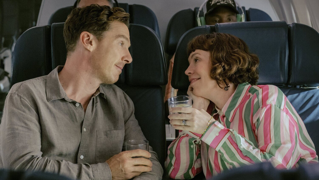 'Los Rose' recupera la screwball comedy con unos fantásticos Benedict Cumberbatch y Olivia Colman, pero convierte la guerra en una batallita para todos los públicos