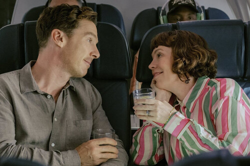 'Los Rose' recupera la screwball comedy con unos fantásticos Benedict Cumberbatch y Olivia Colman, pero convierte la guerra en una batallita para todos los públicos