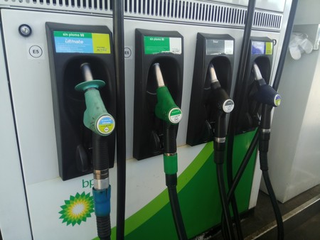 Trump, Irán y un descenso de la producción crean la tormenta perfecta para que suba el precio de los carburantes