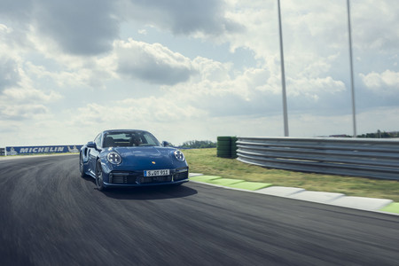 Porsche 911 Turbo 2021 8