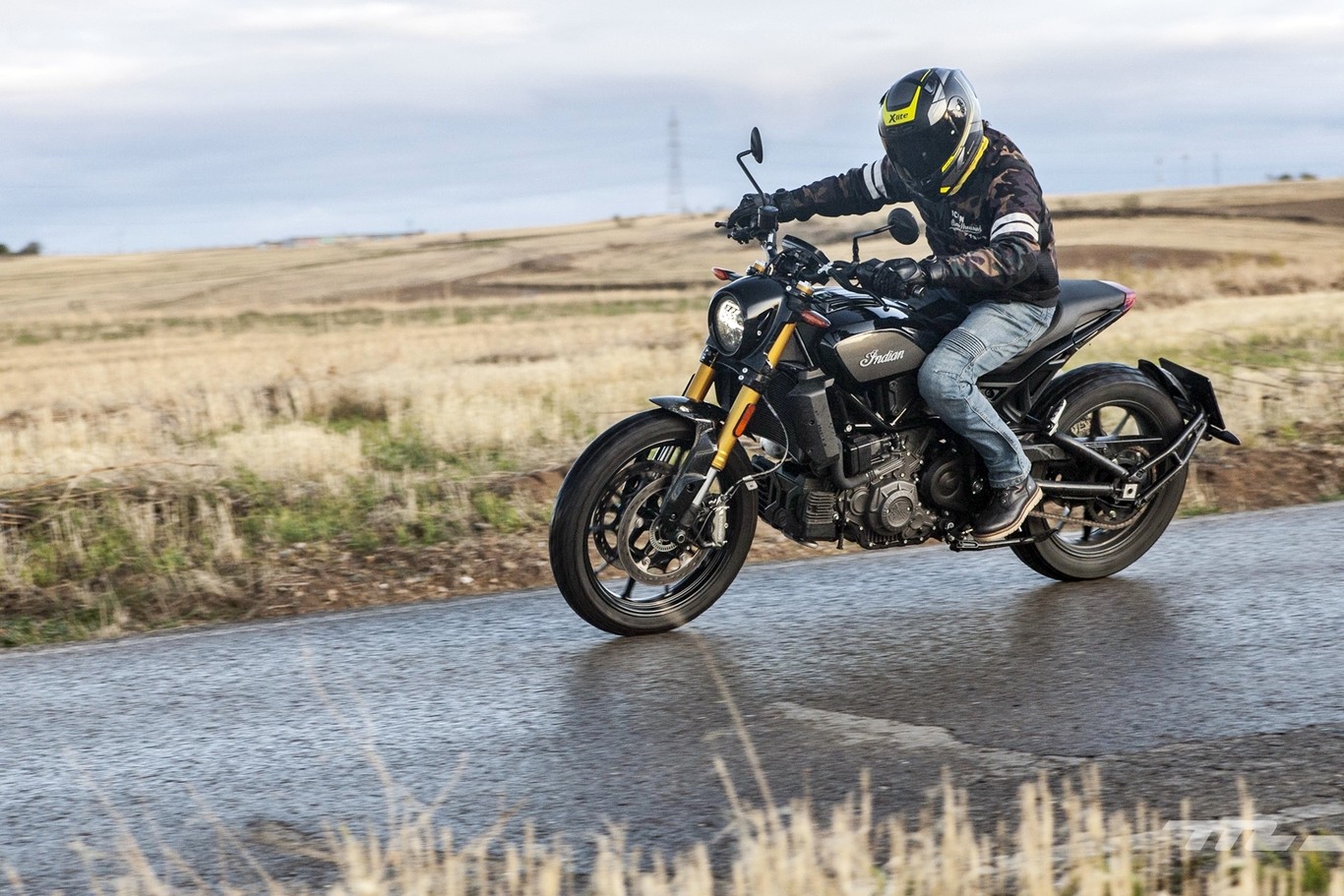 Probamos la Indian FTR1200S: 121 CV de deportividad con olor a barbacoa por casi 16.000 euros