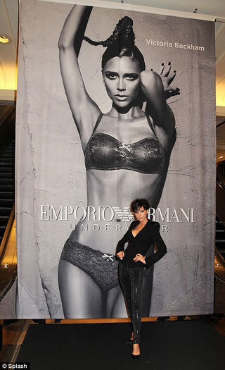 Nueva y sensual imagen de Victoria Beckham para Armani