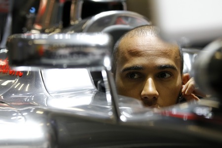 Lewis Hamilton sigue abonado al 1 en los libres