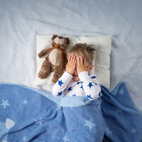 Baja autoestima, ansiedad y vergüenza: así afecta la enuresis nocturna a los niños 