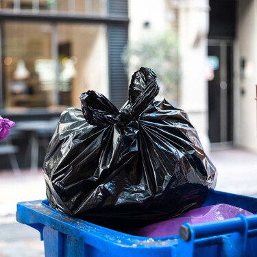 Los hosteleros de Morrazo (Pontevedra) ahogados por la subida del impuesto de las basuras en hasta un 600 %