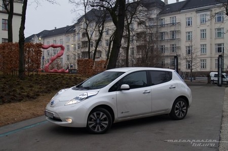 Nissan LEAF 2013 presentación en Oslo 02