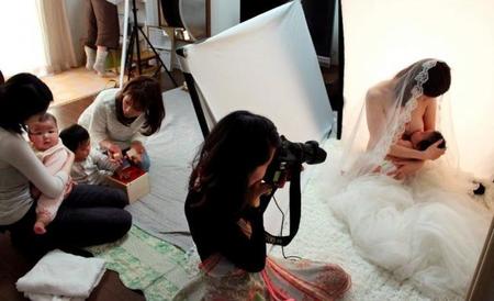 Las fotos profesionales de lactancia se ponen de moda en Japón