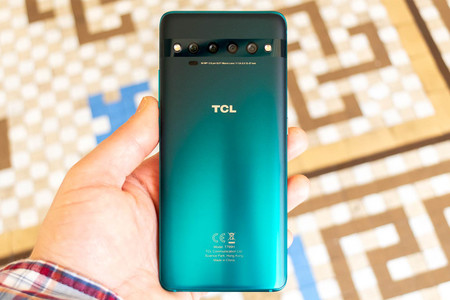 TCL 10 Pro: un gama media con pantalla AMOLED curva y cámara cuádruple de 64 megapíxeles