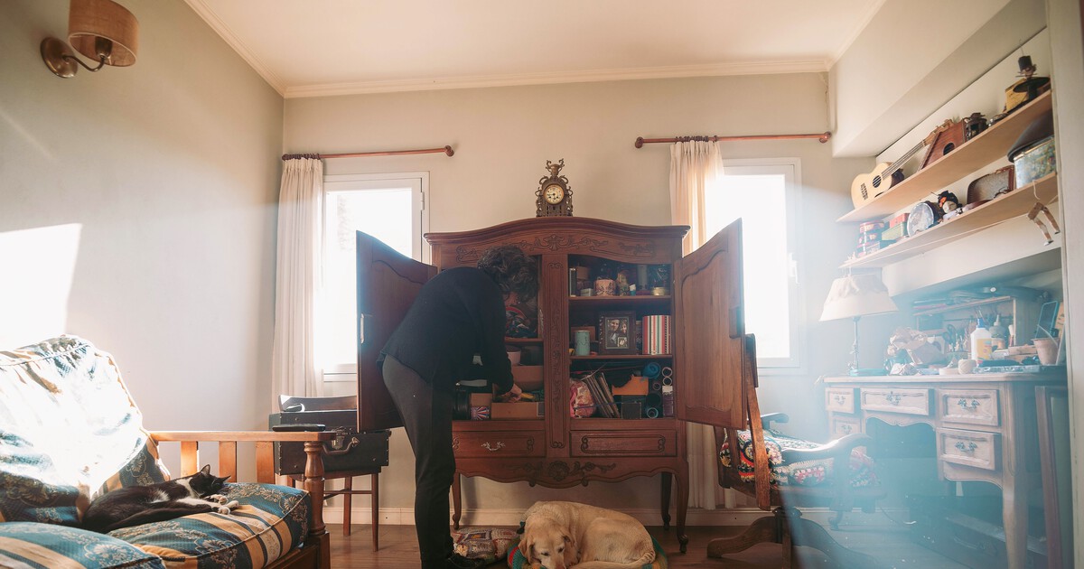 Que haga más de 30 ºC dentro de casa no solo es malo para ti. Así es como perjudica a tus muebles, libros y objetos valiosos