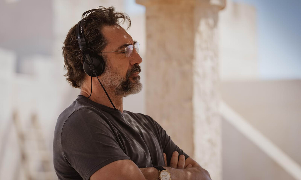 ‘El ser querido’ cambia de formatos, aunque el blanco y negro es el más claro e intencionado. Creo que va en contra de lo que pretende su director