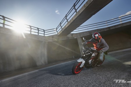 Probamos la nueva Yamaha MT-125: una auténtica moto naked para el carnet de coche a escala 125