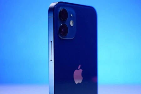 iPhone 12は放射線レベルが高いとニュースになりました。幸いなことに、Apple はソフトウェア アップデートでこの問題を修正しました。