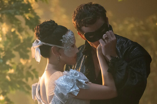 La temporada 4 de 'Los Bridgerton' nos ha presentado su romance más complicado hasta el momento, y todo tiene que ver con la infancia de Sophie